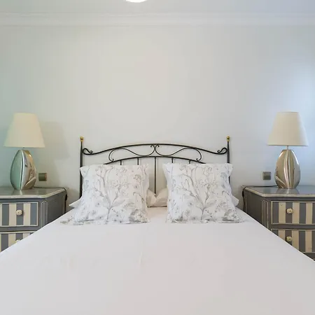 Holiday home Farovela *